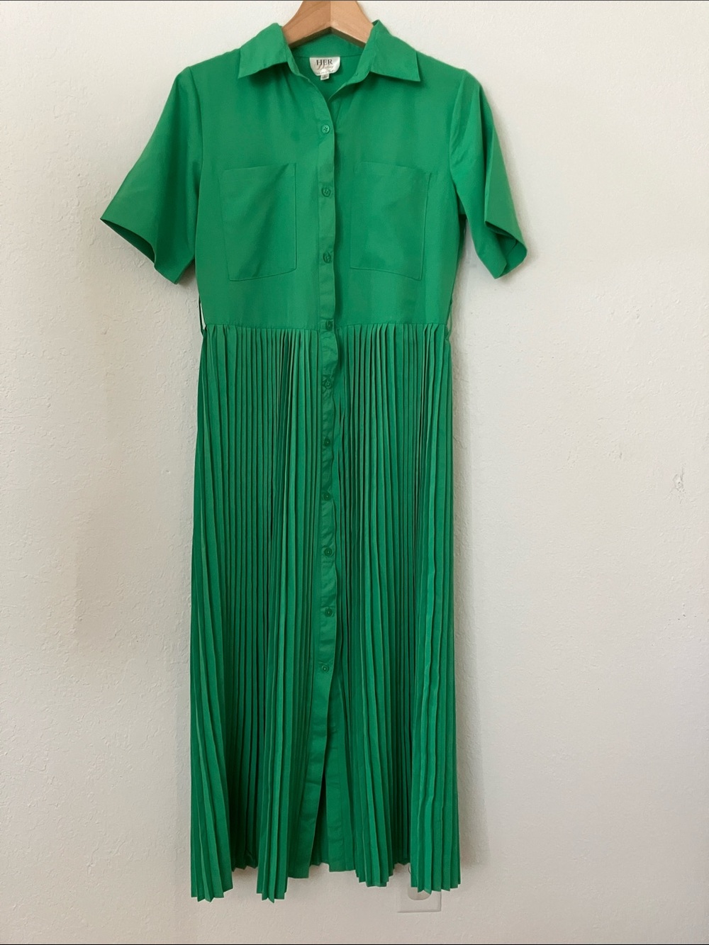 Her Destiny Vintage-Inspired Green Pleated Button-Front Shirt Dress. Sz S